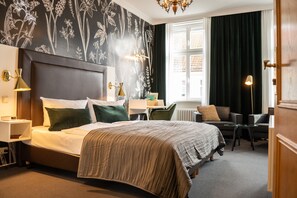 City-Doppelzimmer, Stadtblick | Individuell dekoriert, individuell eingerichtet, Schreibtisch