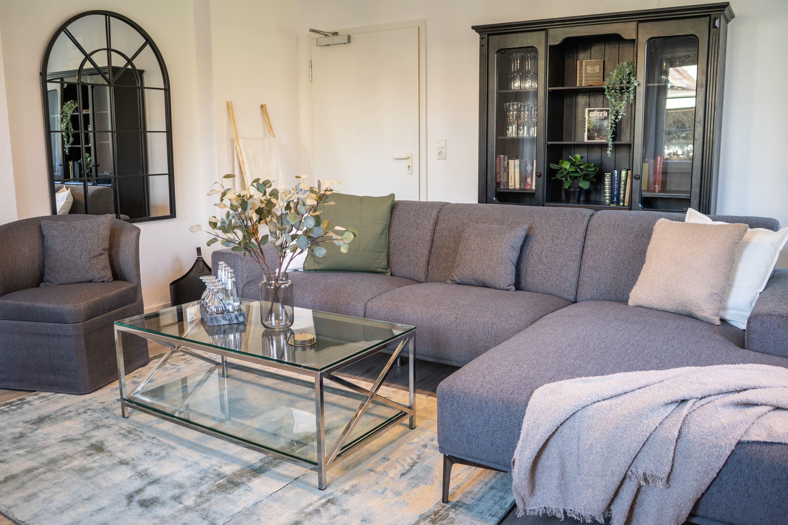 Family Suite, Kitchen | Living area | Flat-screen TV