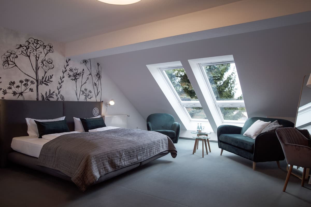 Junior-suite | 1 soveværelse, individuelt design, individuel indretning, skrivebord