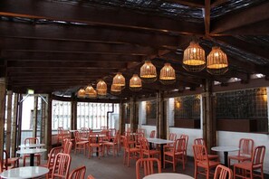 Dining - The Stay Club Willesden (London)