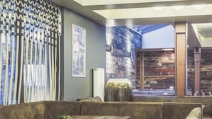 Dining - The Stay Club Willesden (London)