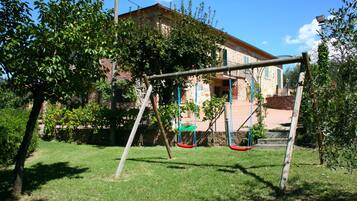 Area giochi per bambini (all'aperto)