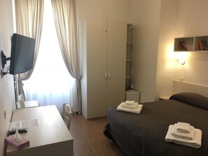 Deluxe Double or Twin Room | Down comforters, pillowtop beds, minibar, desk - B&B Mazzini (Rome)