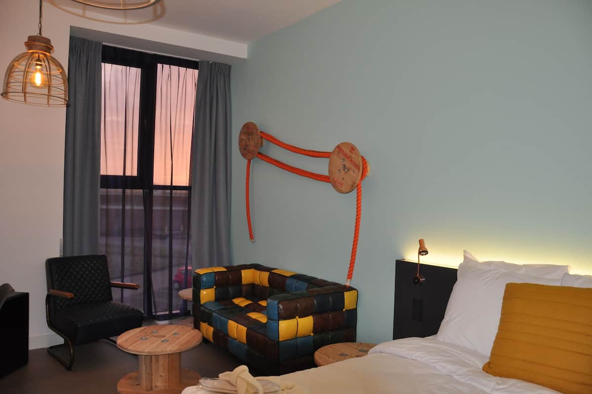 superior double room (30) | 1 bedroom, desk, soundproofing, iron/ironing board