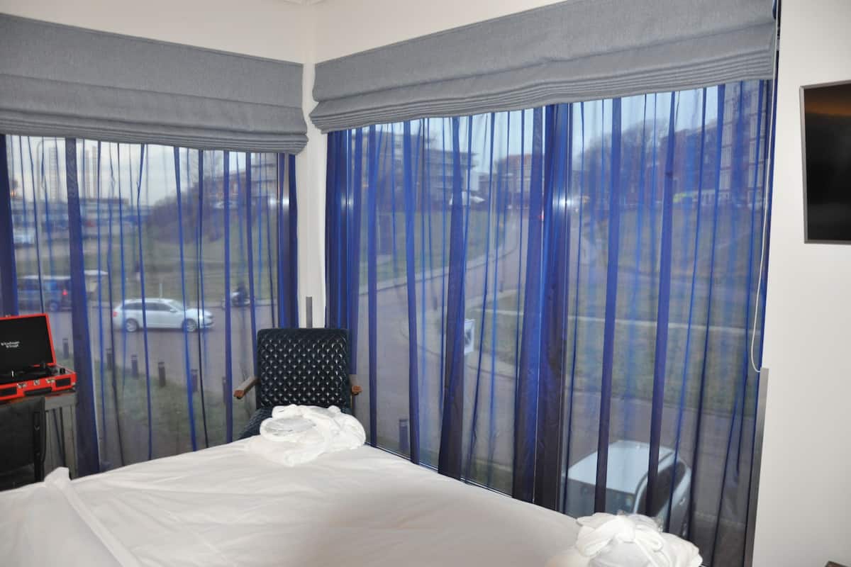 deluxe double room | 1 bedroom, desk, soundproofing, iron/ironing board