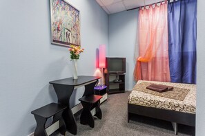 Iron/ironing board, free WiFi, bed sheets - Guest House on Bessarabska Square (Kyiv)