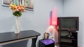 Iron/ironing board, free WiFi, bed sheets