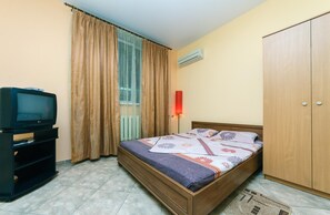 Iron/ironing board, free WiFi, bed sheets - Guest House on Bessarabska Square (Kyiv)