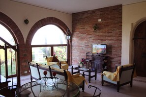 Villa, 4 Bedrooms | Interior - Beautiful Private Villa for 10 People with Private Pool, WIFI, TV, Pets Allowed and Parking (Monte San Savino)