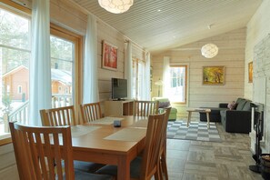 Family Villa, 2 Bedrooms, Sauna, Lakeside | Interior entrance