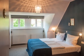 Standard Double Room | Hypo-allergenic bedding, blackout drapes, free WiFi, bed sheets - Lieblingsplatz Bohlendorf (Wiek)