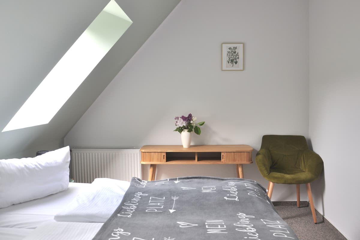 Apartment | Hypo-allergenic bedding available, blackout drapes, WiFi (free)