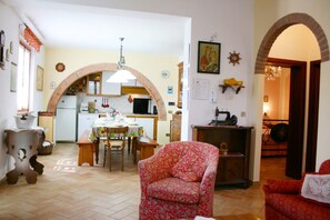 Villa, 5 Bedrooms | Living area | TV, fireplace - Wonderful Private Villa With Private Pool, TV, Pets Allowed and Parking, Close to Montepulciano (Montepulciano)