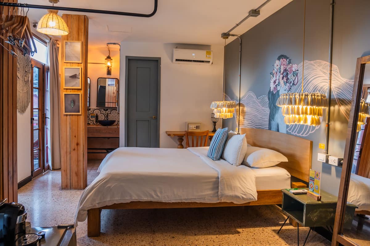 Suite | WiFi (free), bed sheets
