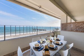 Apartment, 2 Schlafzimmer, Seeblick | Terrasse/Patio