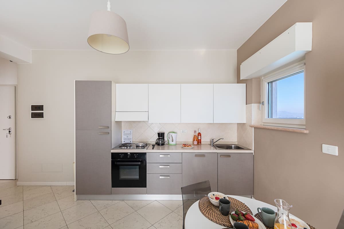 Studio | Private kitchen | Full-size fridge, microwave, oven, stovetop