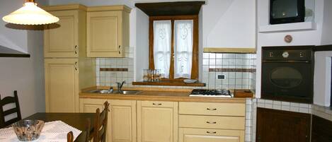 Villa, 4 Bedrooms | Private kitchen | Full-sized fridge, microwave, oven, stovetop