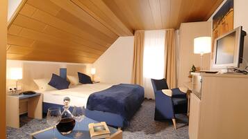 Business Double Room | Minibar, in-room safe, desk, iron/ironing board