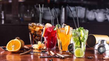 Bar i bassenget