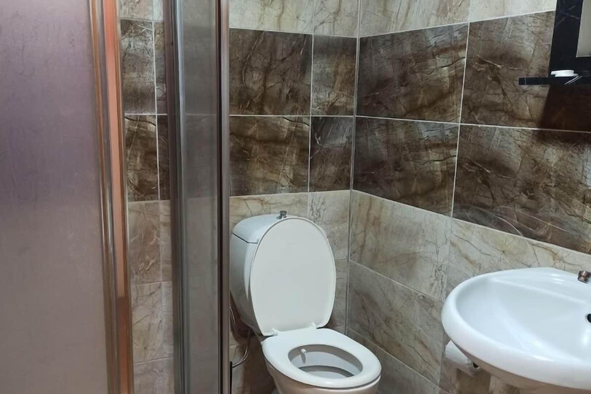 Quarto triplo clássico | Espaço de trabalho para notebook, ferros/tábuas de passar roupa