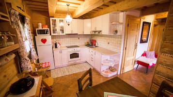Cottage, 2 Bedrooms, Fireplace (6 people) | Private kitchen