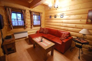 Mökki, 2 makuuhuonetta, takka (6 people) | Oleskelualue | Taulutelevisio, takka