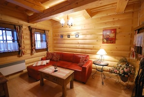 ChaumiÚre, 2 chambres, foyer (6 people) | Aire de séjour | Téléviseur à écran plat, foyer