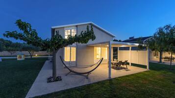 Villa, 2 Bedrooms, Accessible, Garden View | Terrace/patio