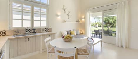 Villa, 2 Bedrooms, Accessible, Garden View | Private kitchen