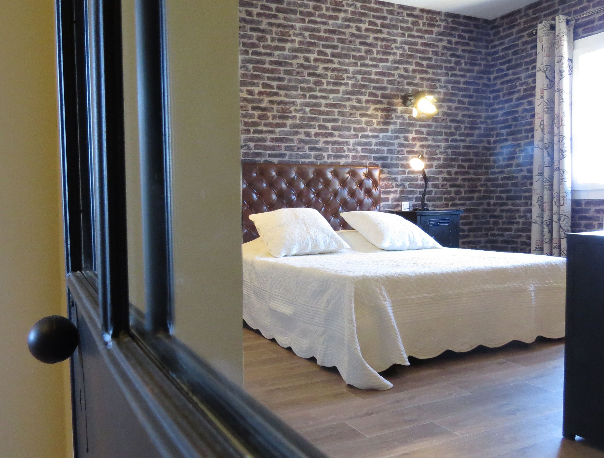 comfort double room, 1 queen bed (18) | 1 bedroom, individually decorated, individually furnished, desk