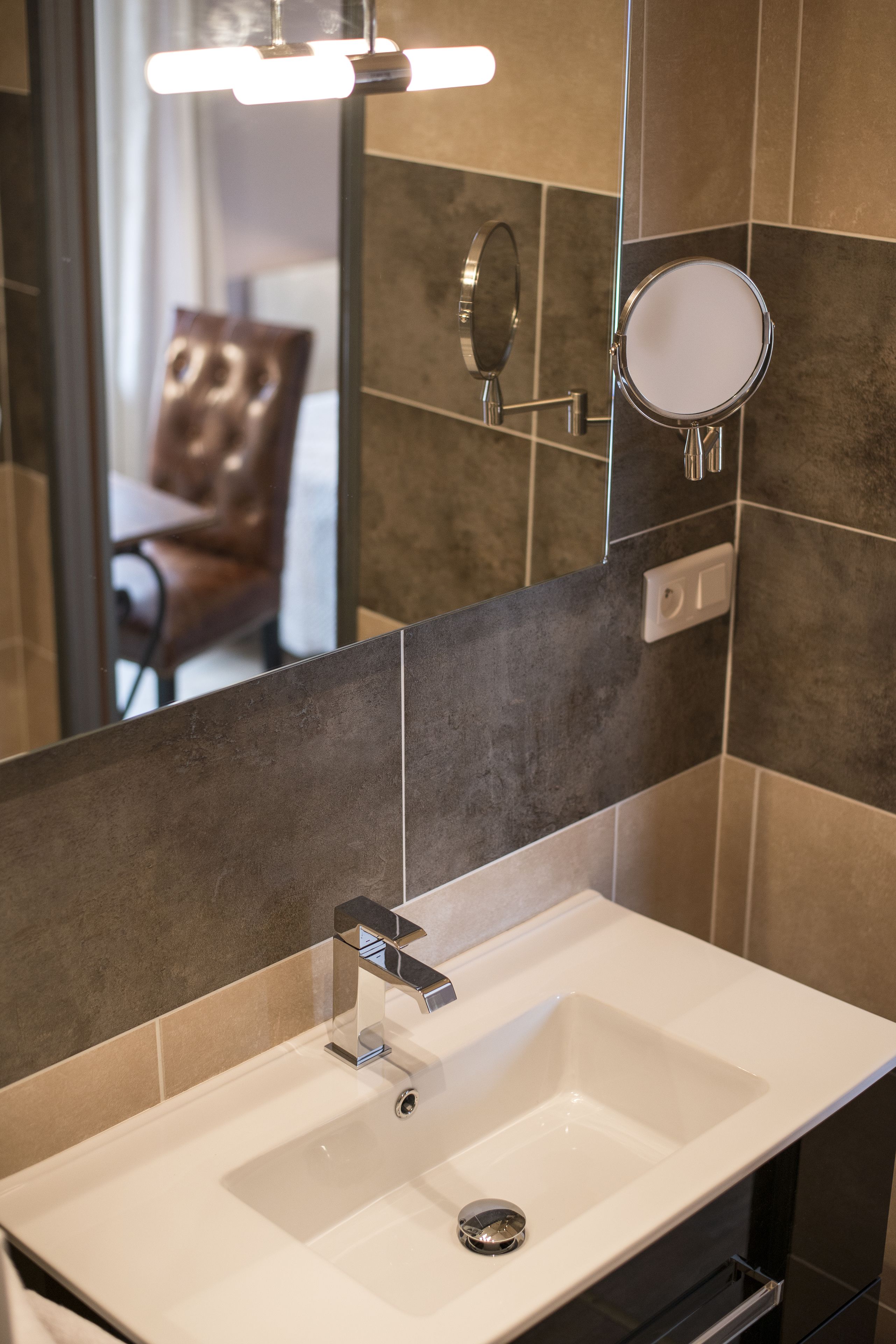 classic double room, balcony, pool view (5) | 1 bedroom, individually decorated, individually furnished, desk