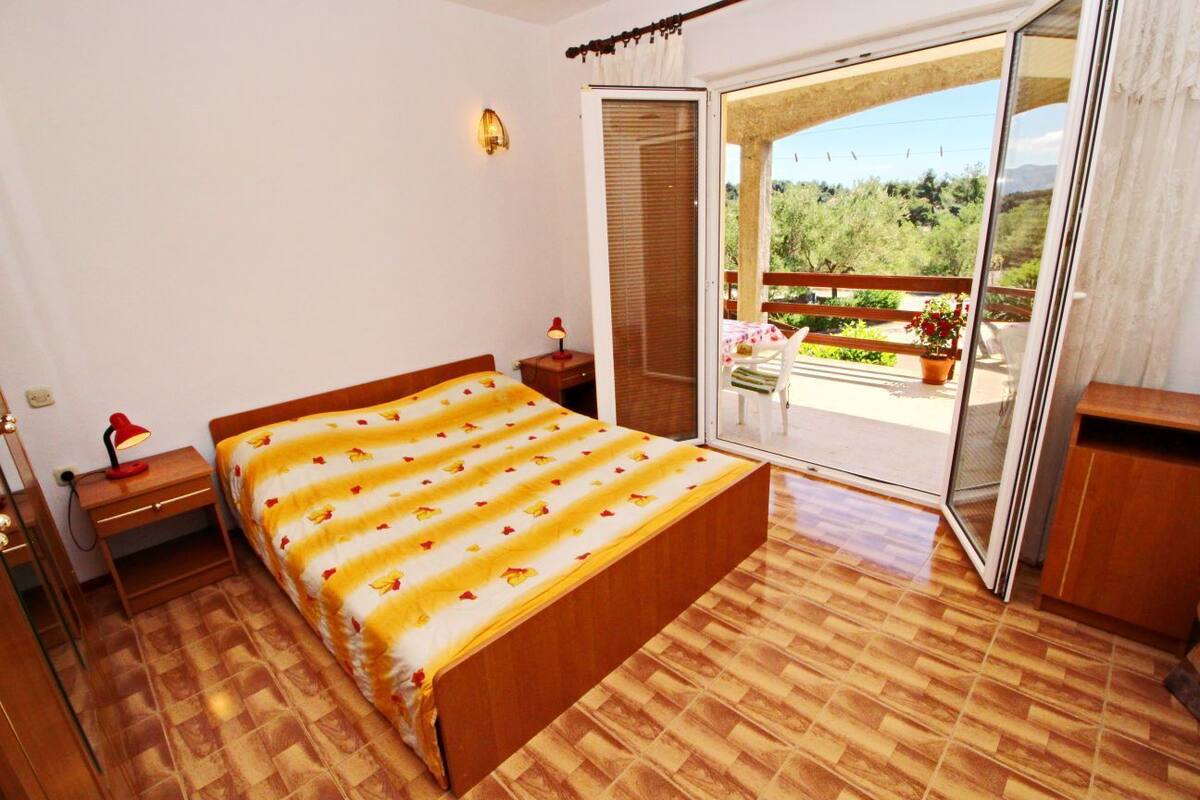 Standard Apartment, 1 Bedroom, Terrace, Garden View | 1 bedroom, desk, free cots/infant beds, free WiFi