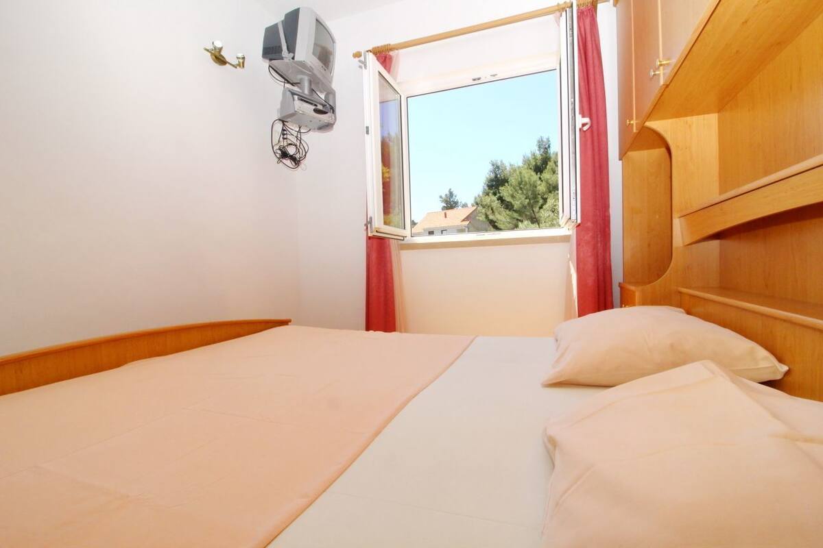 1 quarto, escrivaninha, berços grátis, Wi-Fi de cortesia