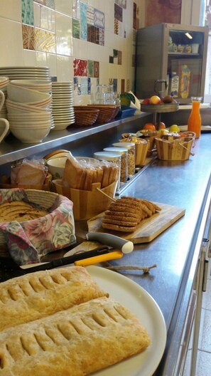 包含每日自助早餐