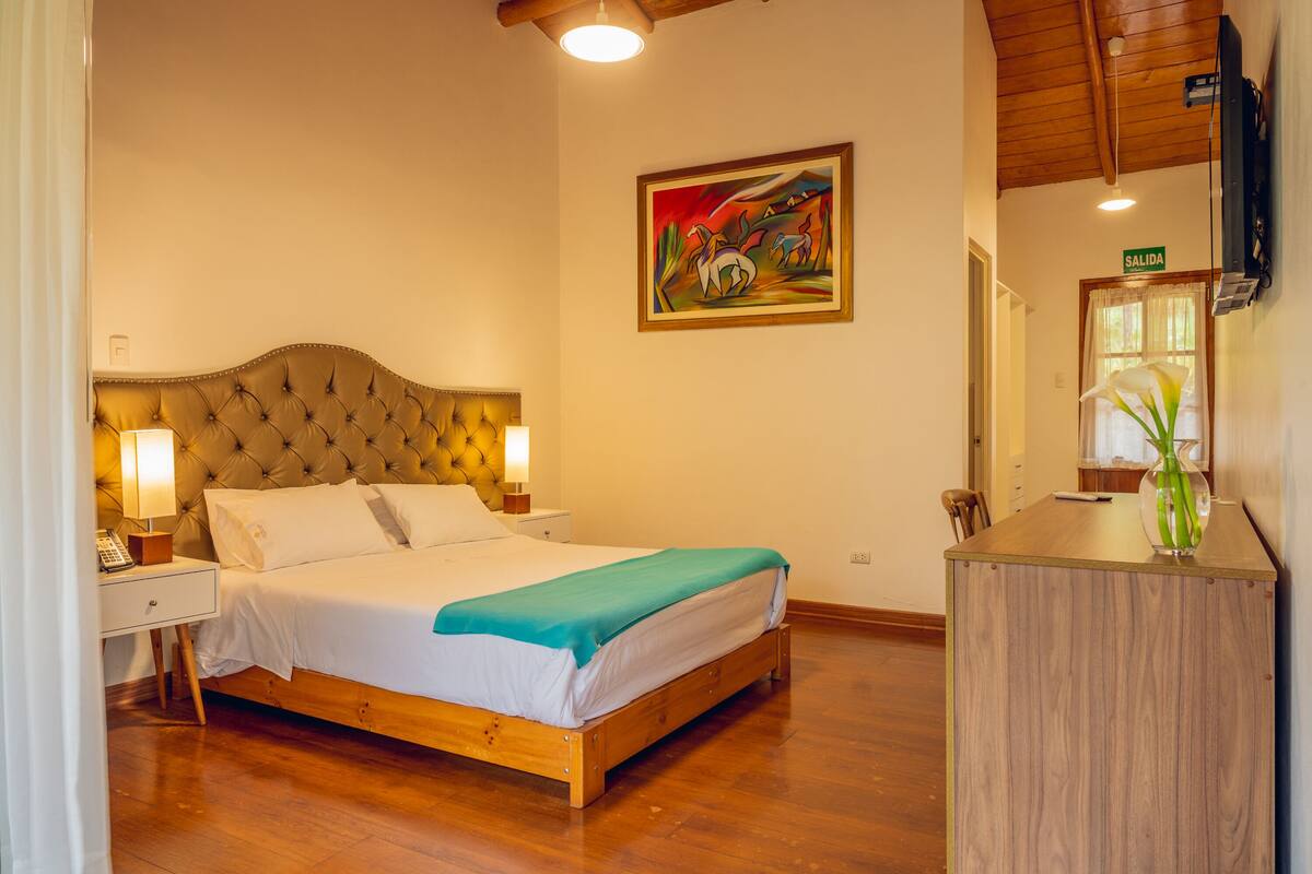 Deluxe Room | In-room safe, desk, free cots/infant beds, free WiFi