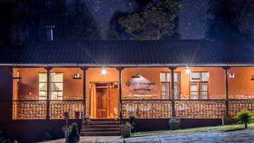 Fachada del alojamiento - Noche