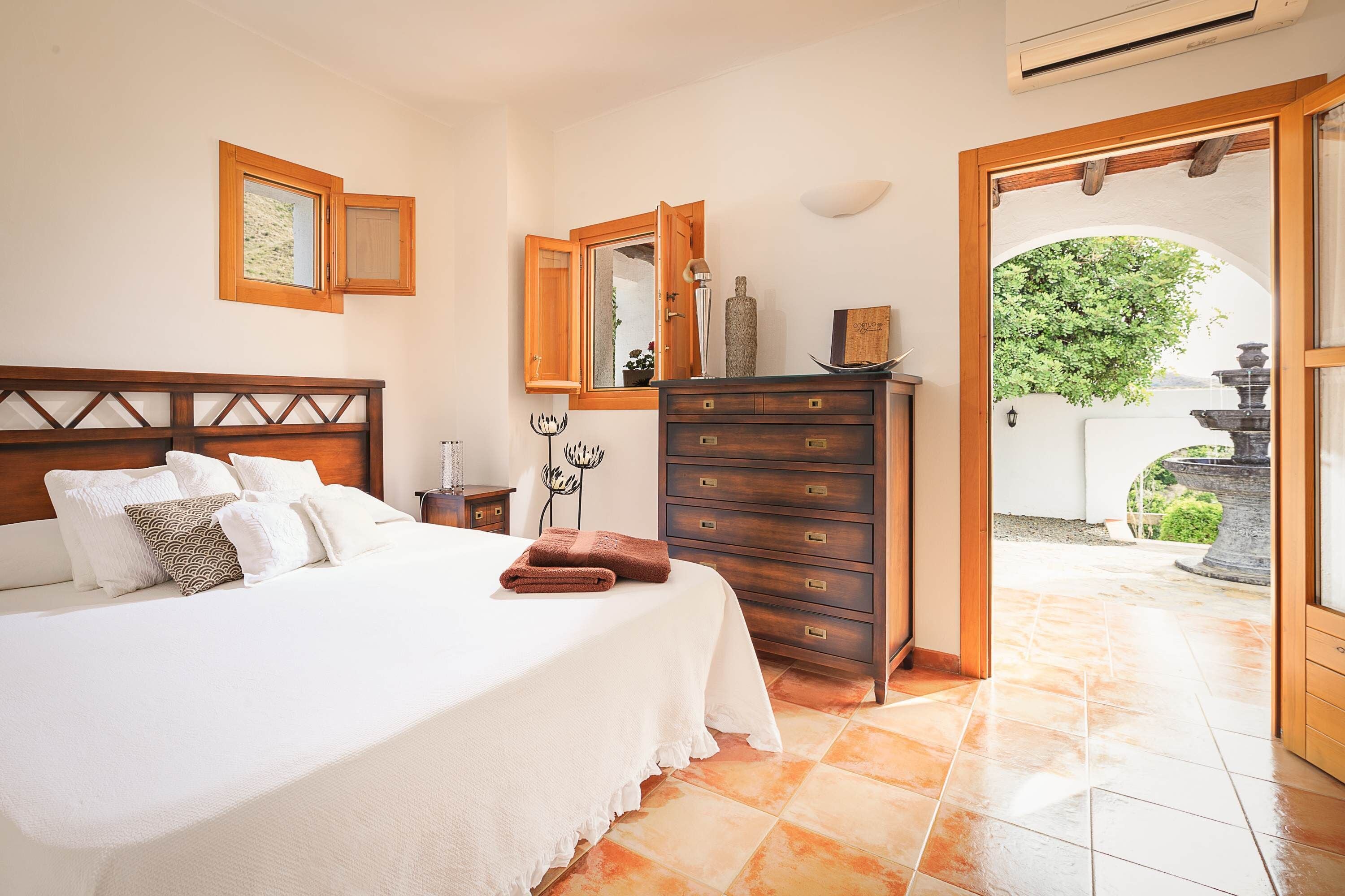 Premium-sengetøj, dundyner, senge med madrasser af memory foam