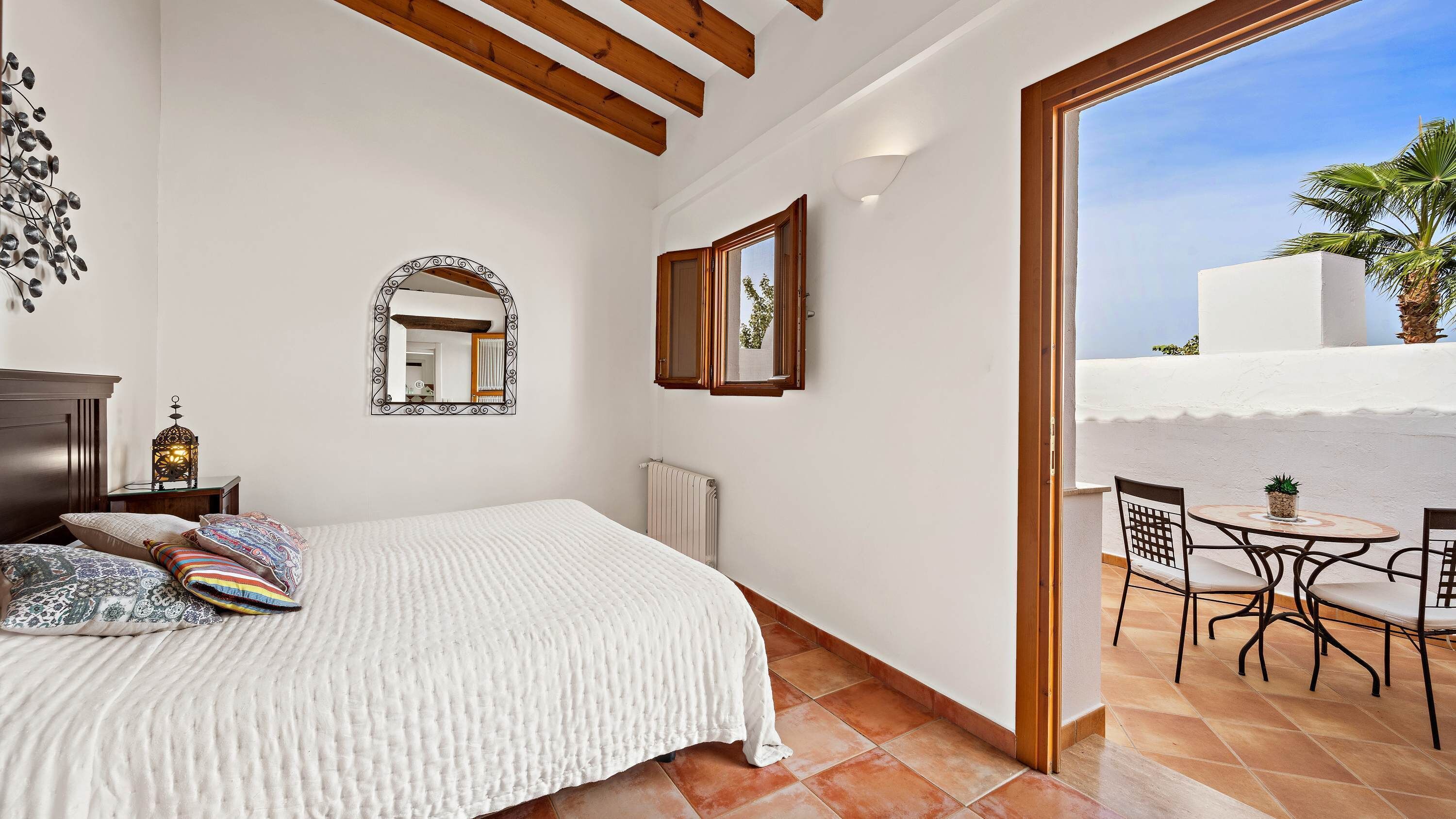 Habitación doble superior, terraza, en la zona del patio | Ropa de cama de alta calidad y edredones de plumas