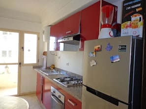Penthouse Deluxe, 2 chambres, accessible aux personnes à mobilité réduite, vue jardin | Coin cuisine privé | Réfrigérateur, micro-ondes, four, plaque de cuisson