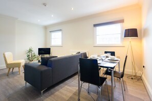 Luxury Studio, Kitchen, Ground Floor | Living area