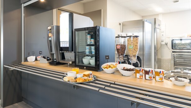 A breakfast bar with a coffee machine, a refrigerator, and various food items. - B&B HOTEL MARSEILLE La Valentine Saint-Menet (Marseille)
