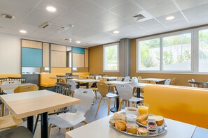 Daily buffet breakfast for a fee