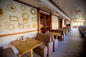 Restaurant - Hotel & Restaurant Premium Club (Yaremche)