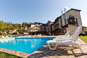 Indoor pool, outdoor pool - Hotel & Restaurant Premium Club (Yaremche)