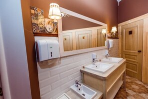Bathroom - Hotel & Restaurant Premium Club (Yaremche)