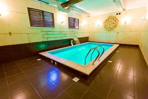 Indoor spa tub - Hotel & Restaurant Premium Club (Yaremche)
