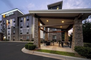 Gazebo - La Quinta Inn & Suites by Wyndham Greenville Woodruff Rd. (Greenville)