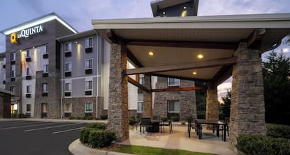 La Quinta Inn & Suites by Wyndham Greenville Woodruff Rd.