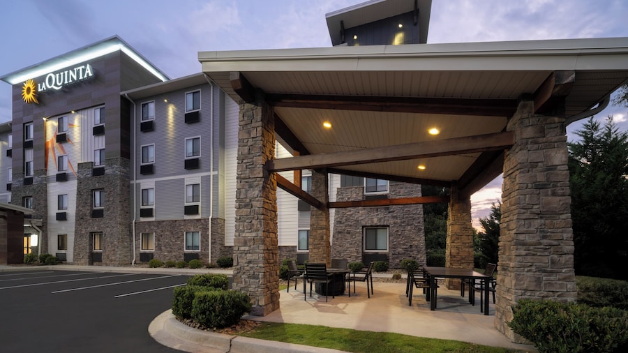 La Quinta Inn & Suites by Wyndham Greenville Woodruff Rd.