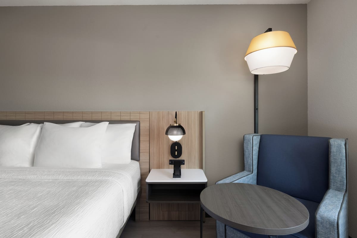 1 bedroom, premium bedding, pillow-top beds, desk